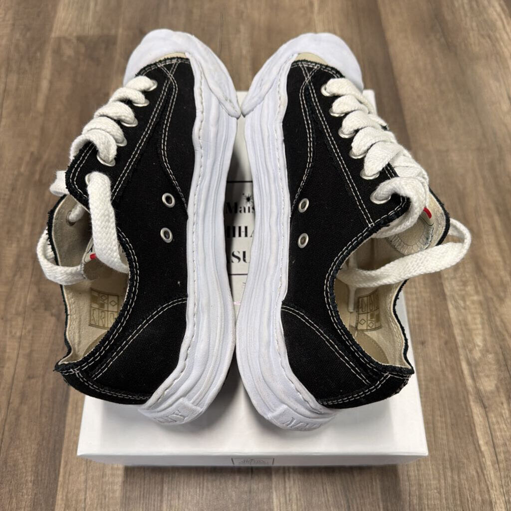 MMY Maison Mihara low black white