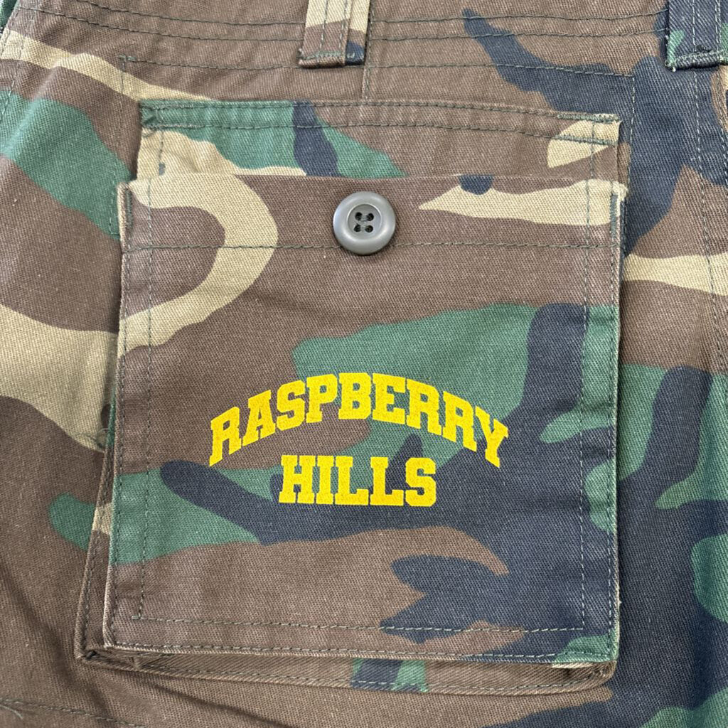 Raspberry hills camo shorts