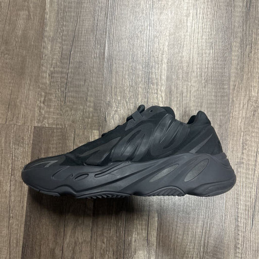 Yeezy 700 MVNM black