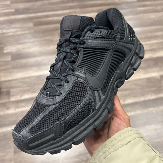 Nike Vomero Triple Black