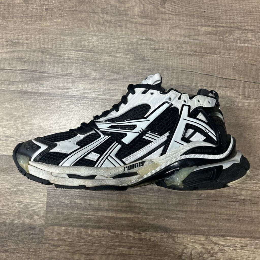 Balenciaga runner black white