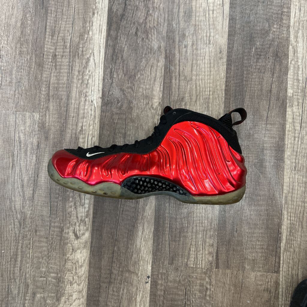 nike Foamposite metallic red