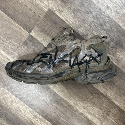 Balenciaga runner monocolor graffiti