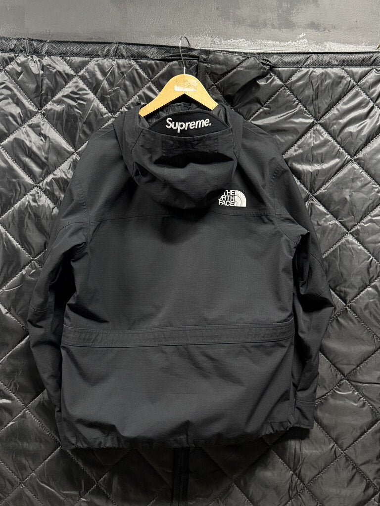 Northface x supreme Gortex black
