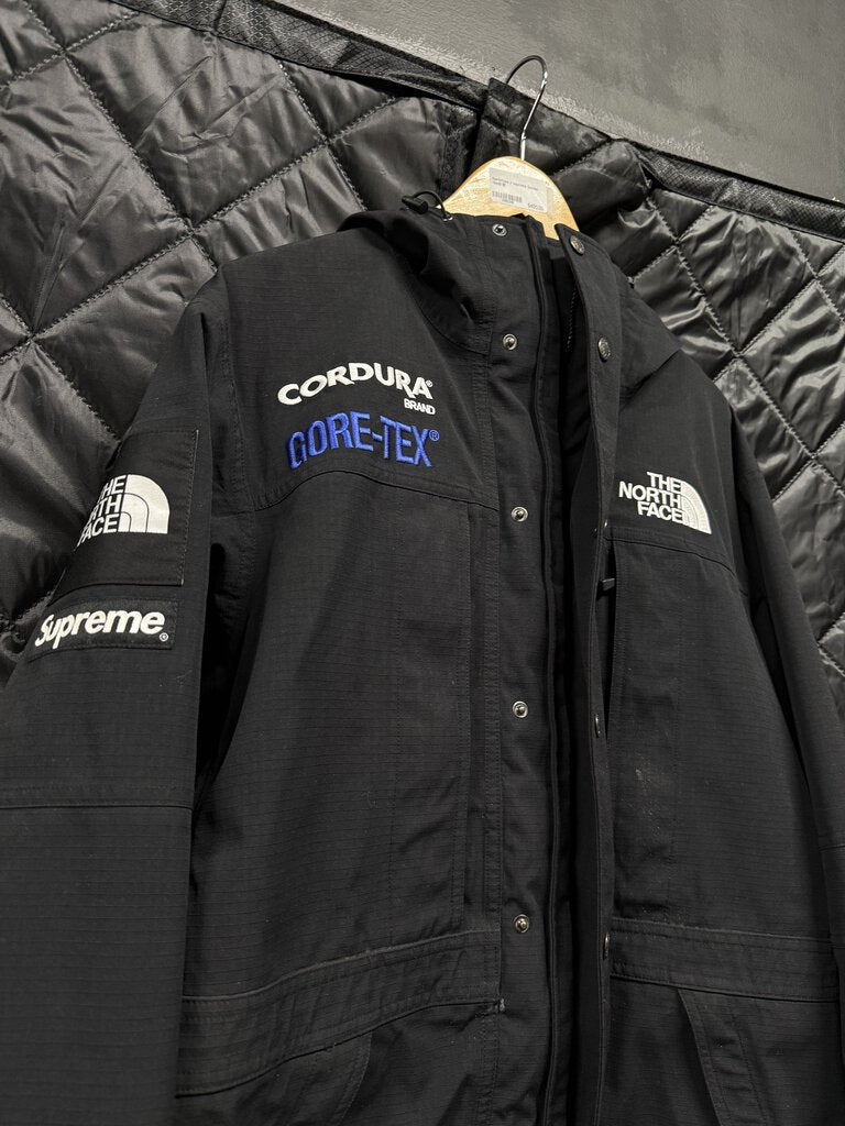 Northface x supreme Gortex black