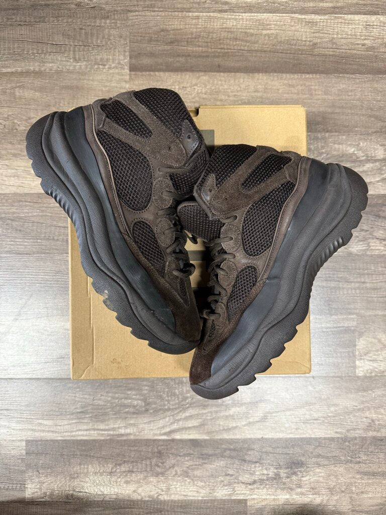 Yeezy boot Oil