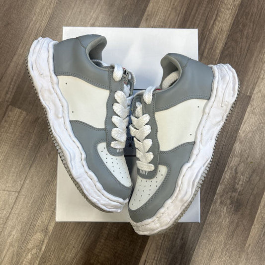 MMY Maison mihara mid grey white