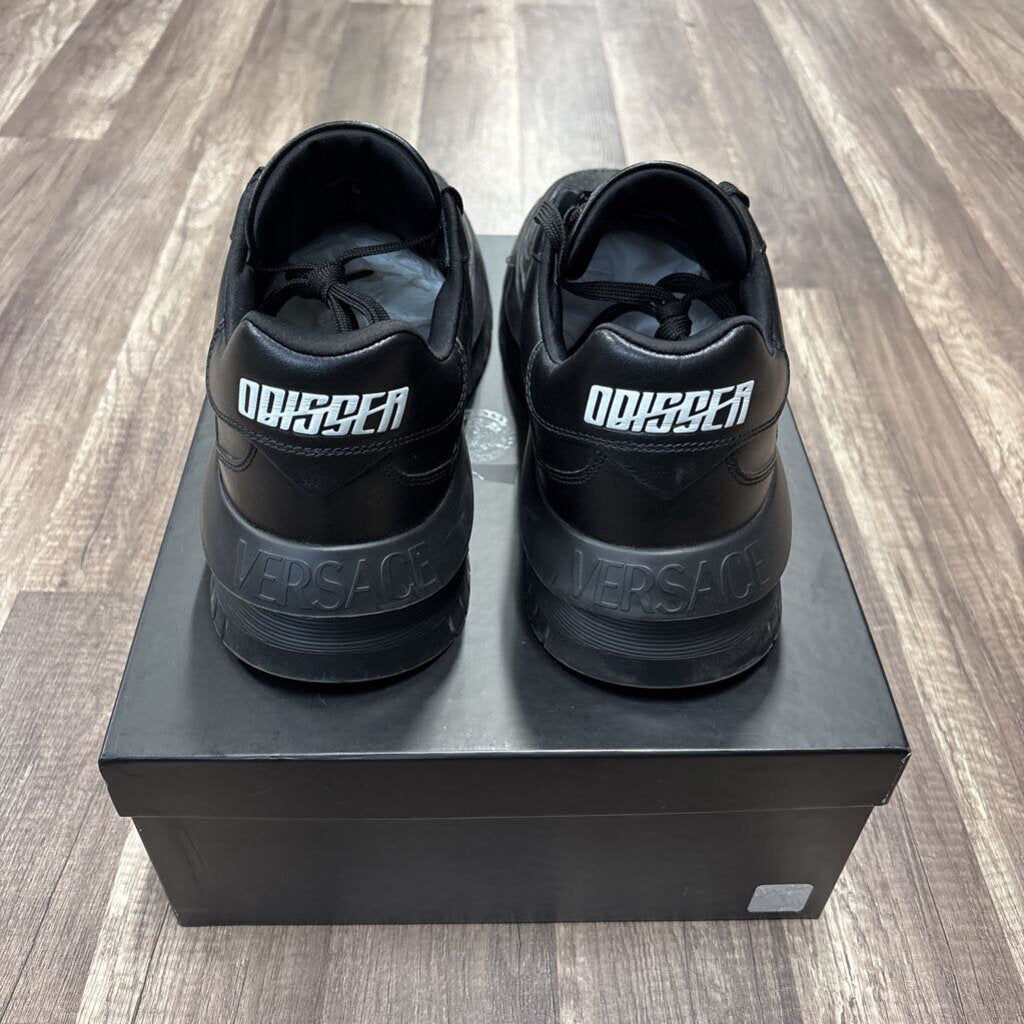 versace overzied trainer black