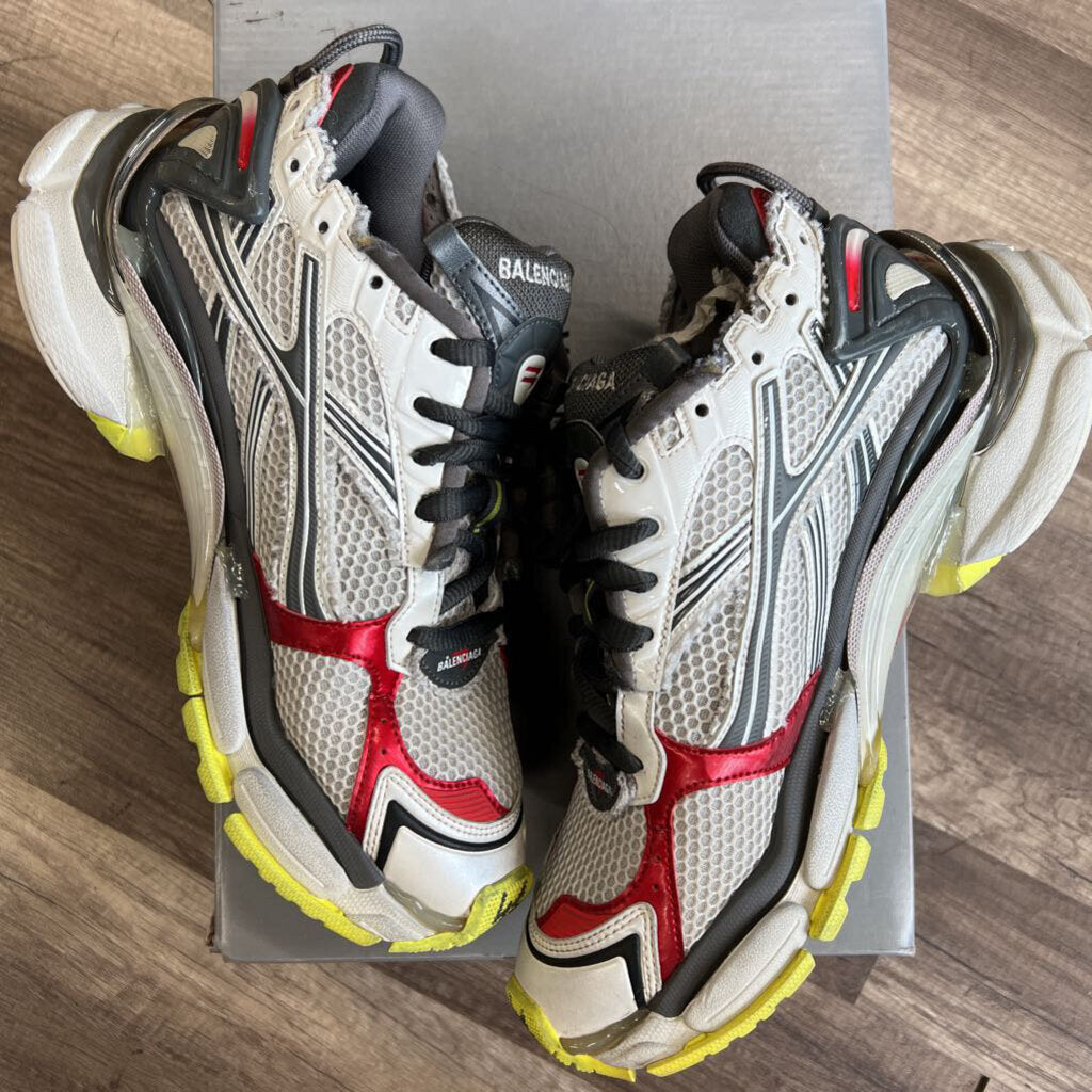 Balenciaga runner grey red green