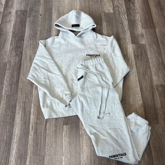 Essentials Set Light Grey (NEW)