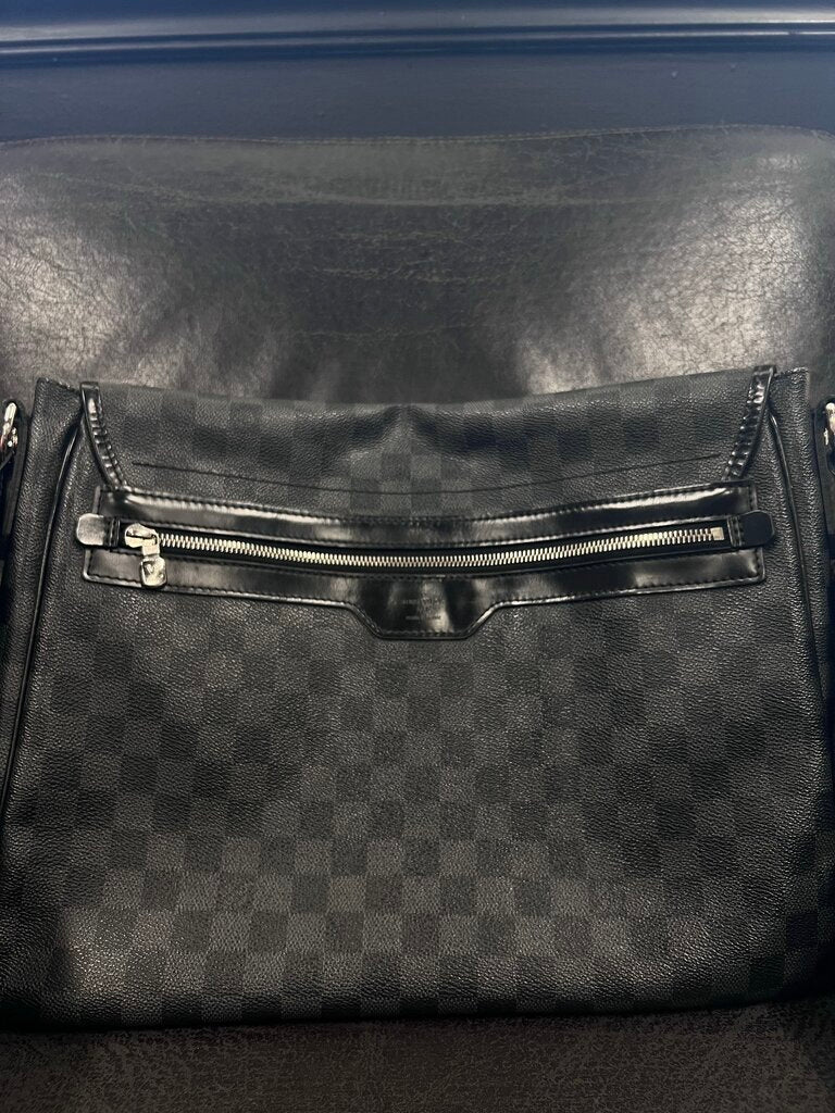 Louis Vuitton District Messenger Bag