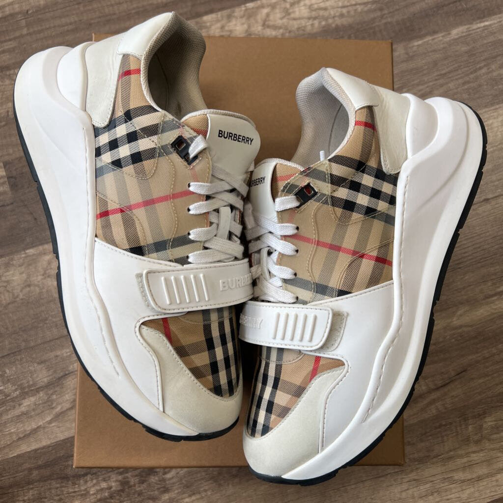 Burberry Ramsey White Tan
