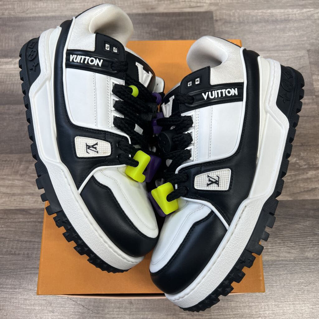 LV Louis Vuitton maxi white black