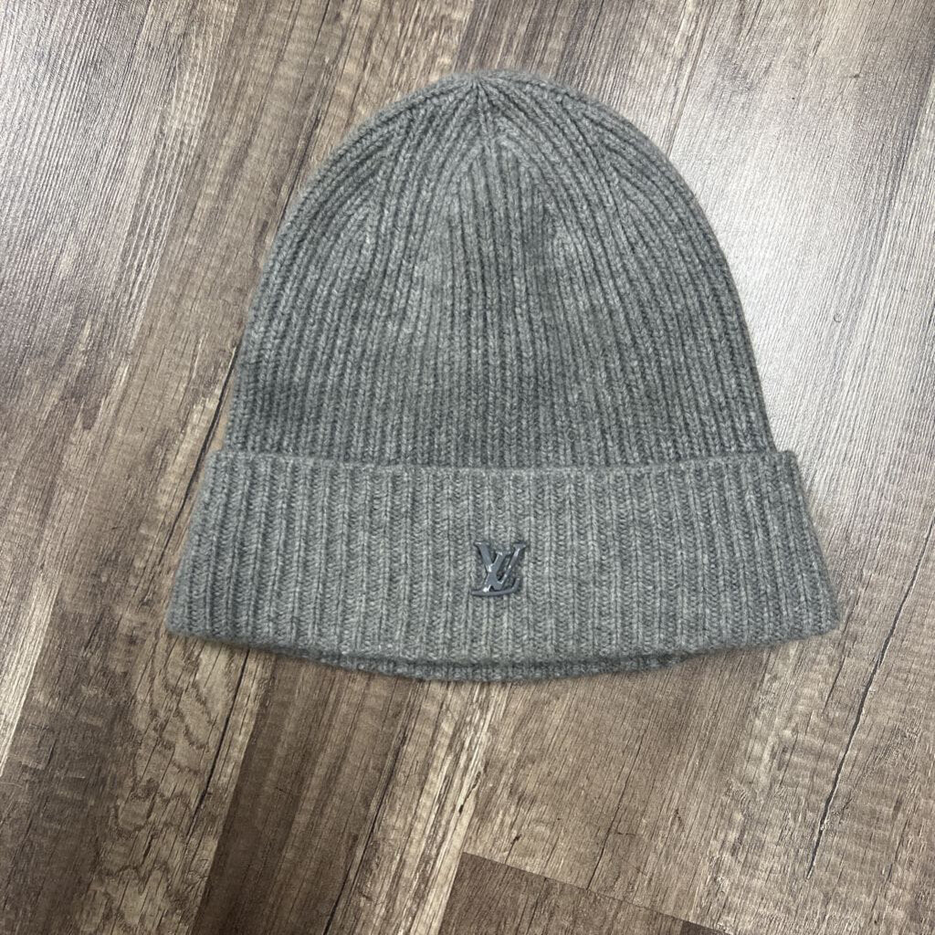 LV Louis Vuitton beanie grey
