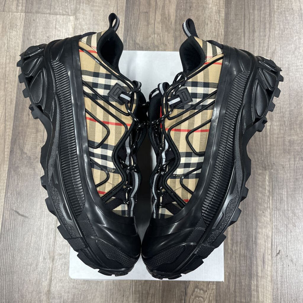 Burberry boot low black