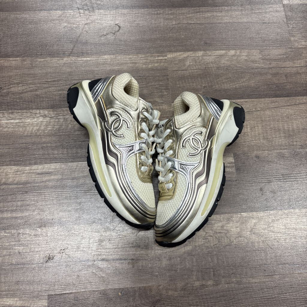 Chanel gold white (NO BOX)