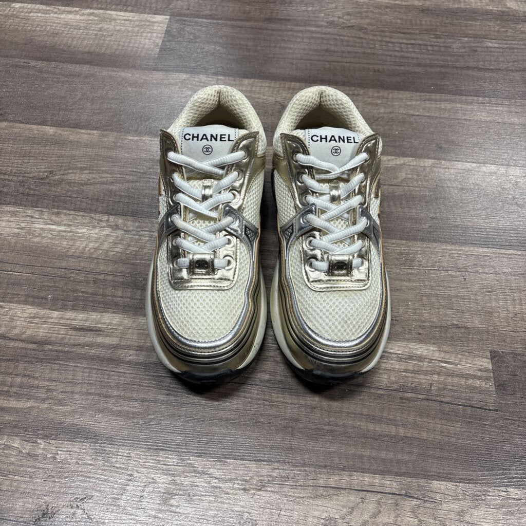 Chanel gold white (NO BOX)