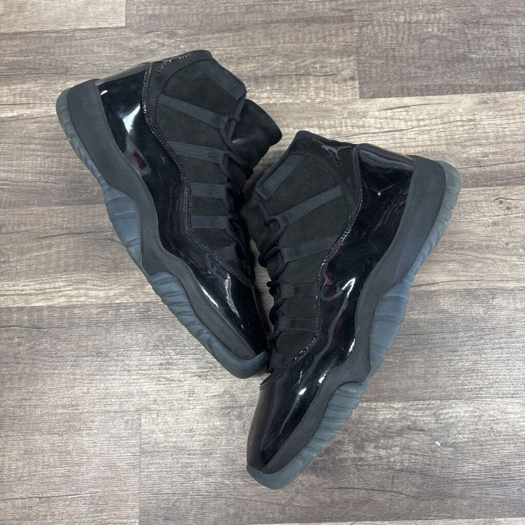 Jordan 11 cap and gown (no box)