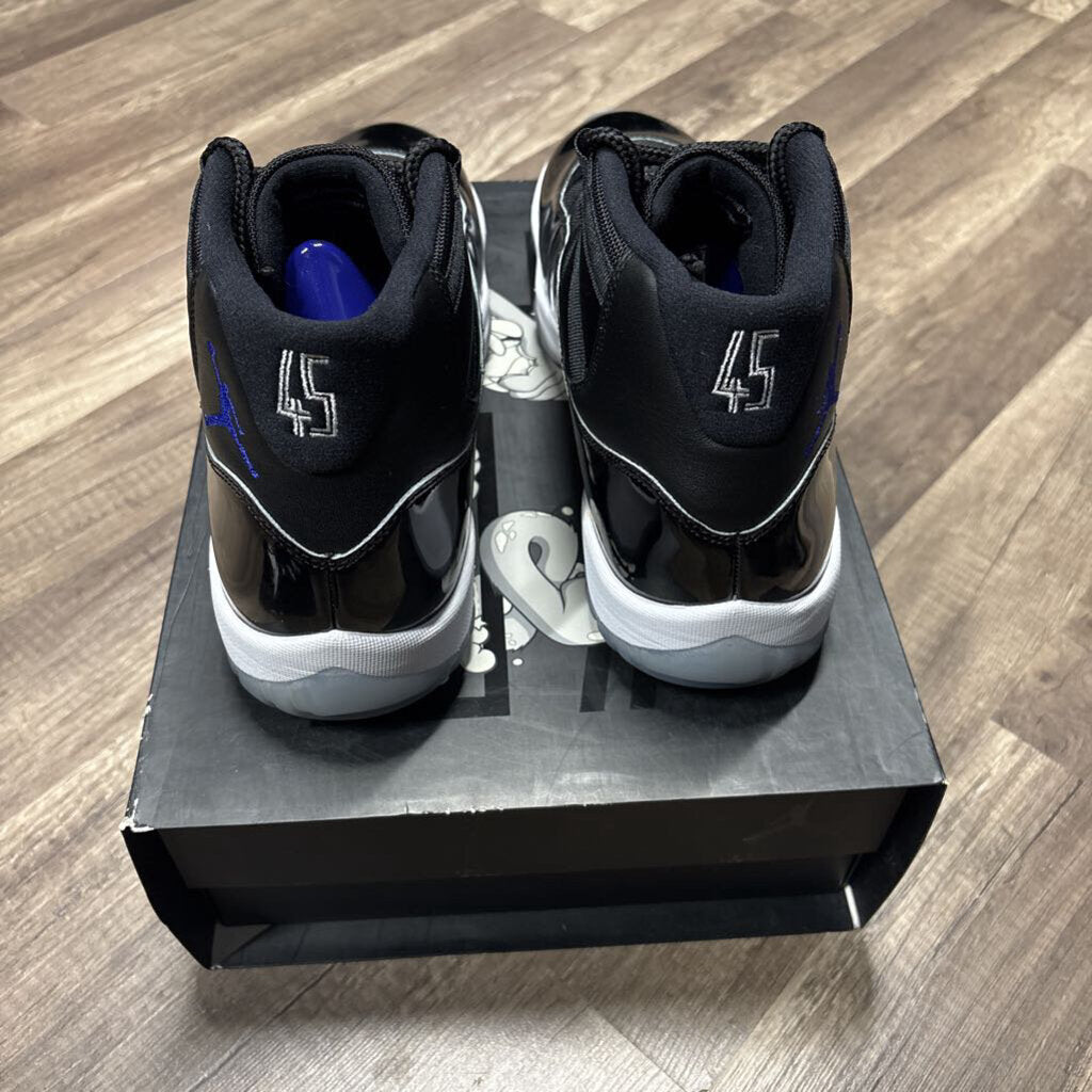 Jordan 11 Space Jam