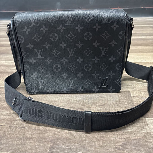 Louis Vuitton District PM Messenger