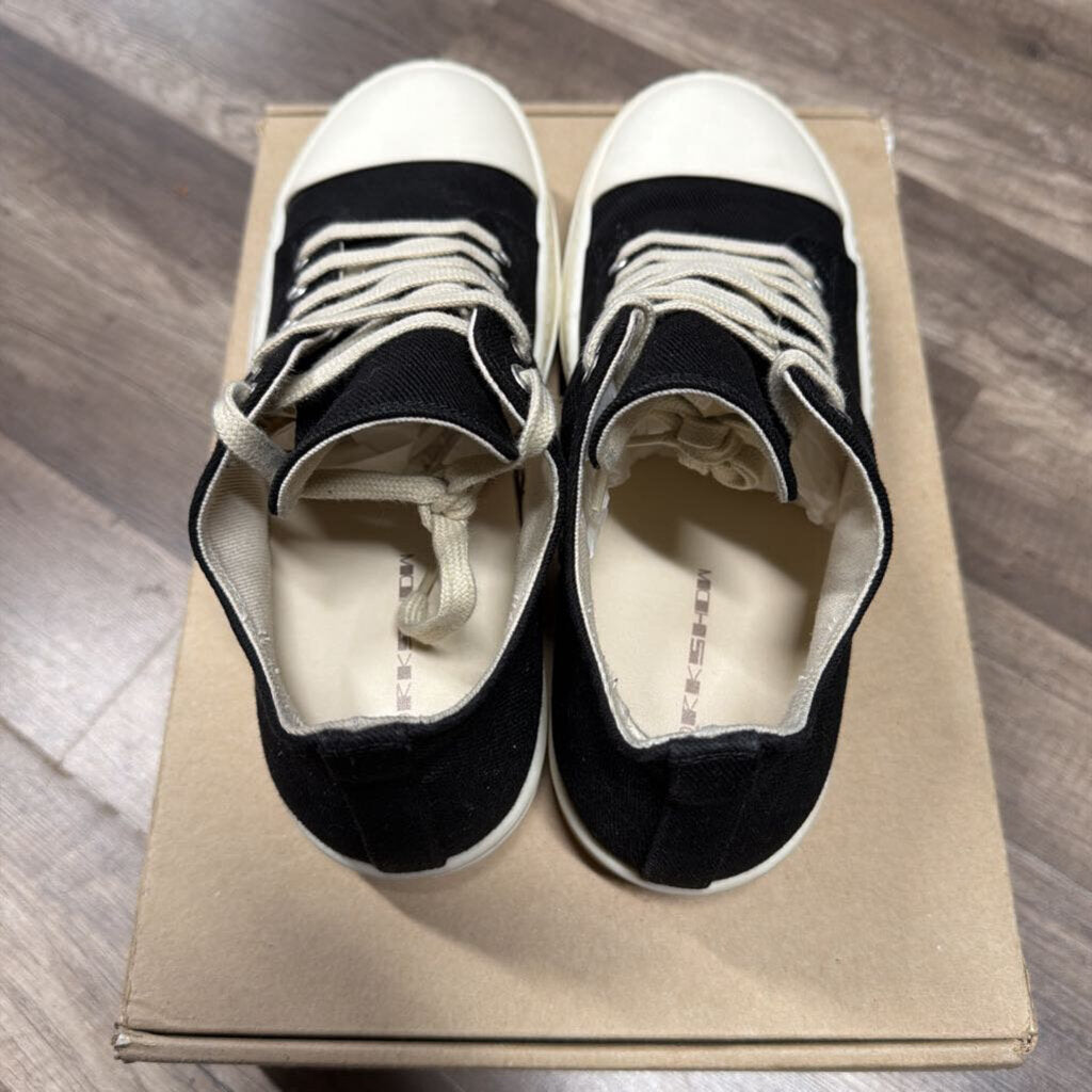 rick owns ramone low black white