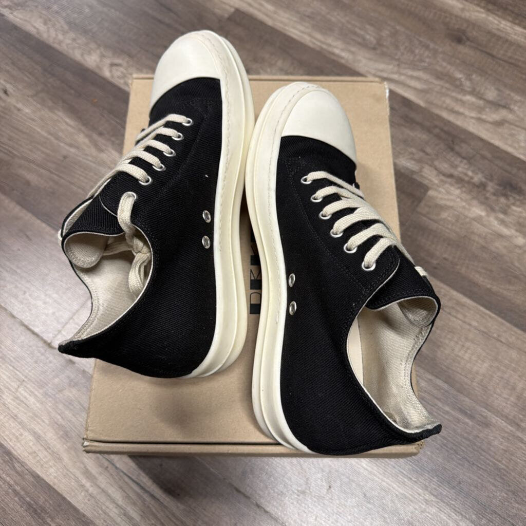 rick owns ramone low black white