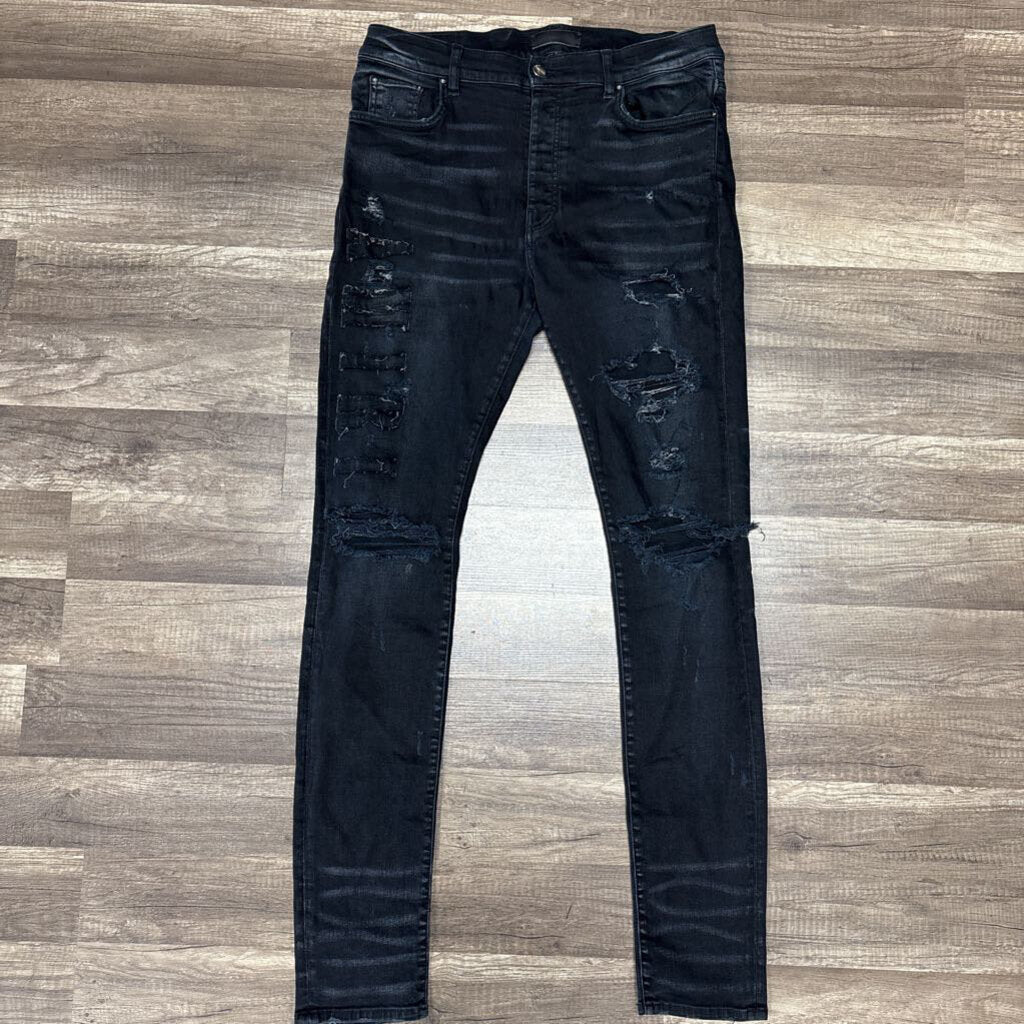 Amiri jean distressed oblique logo black