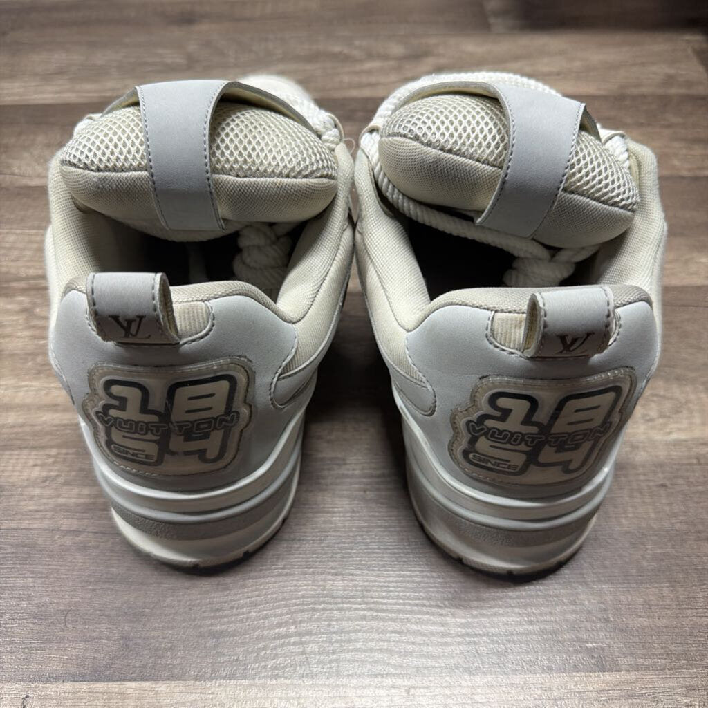 Louis vuitton skate white grey