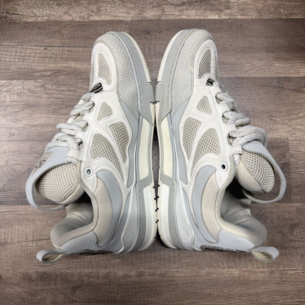 Louis vuitton skate white grey