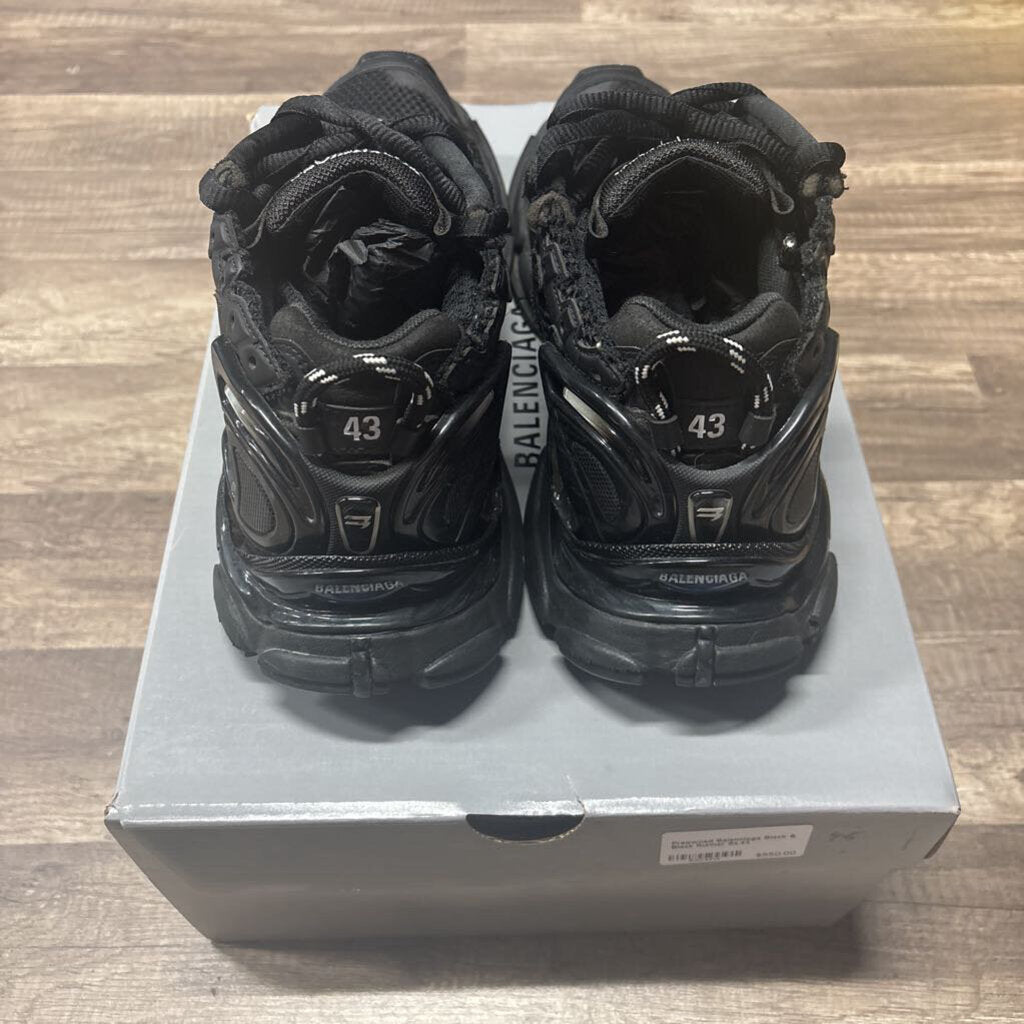 Balenciaga runner triple black