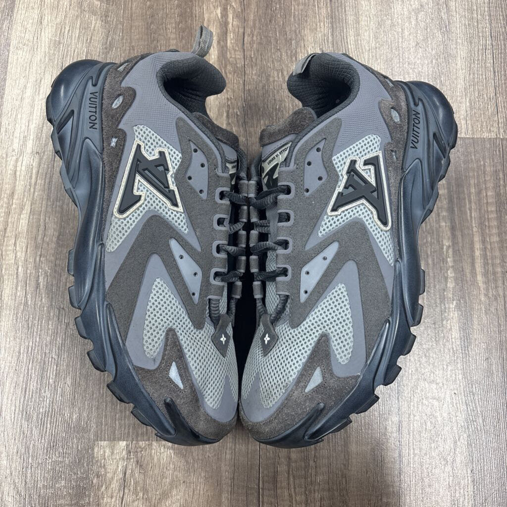 Louis Vuitton LV Runner Grey (no insole)