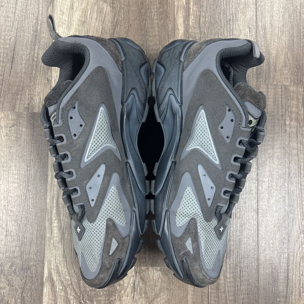 Louis Vuitton LV Runner Grey (no insole)