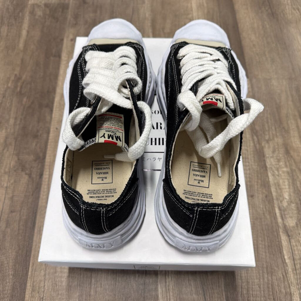 MMY Maison Mihara low black white