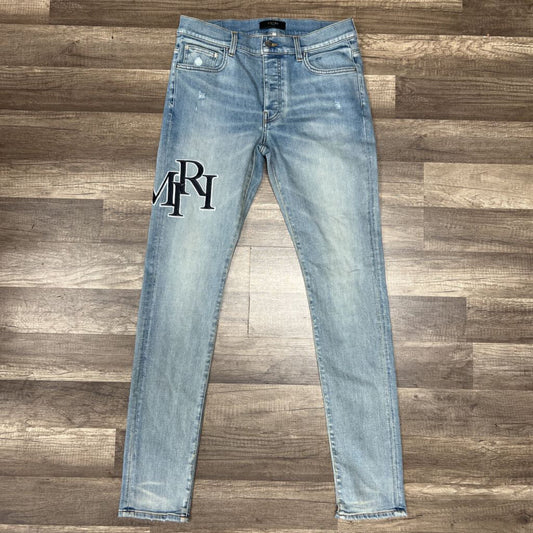 Amiri jean blue wash black logo