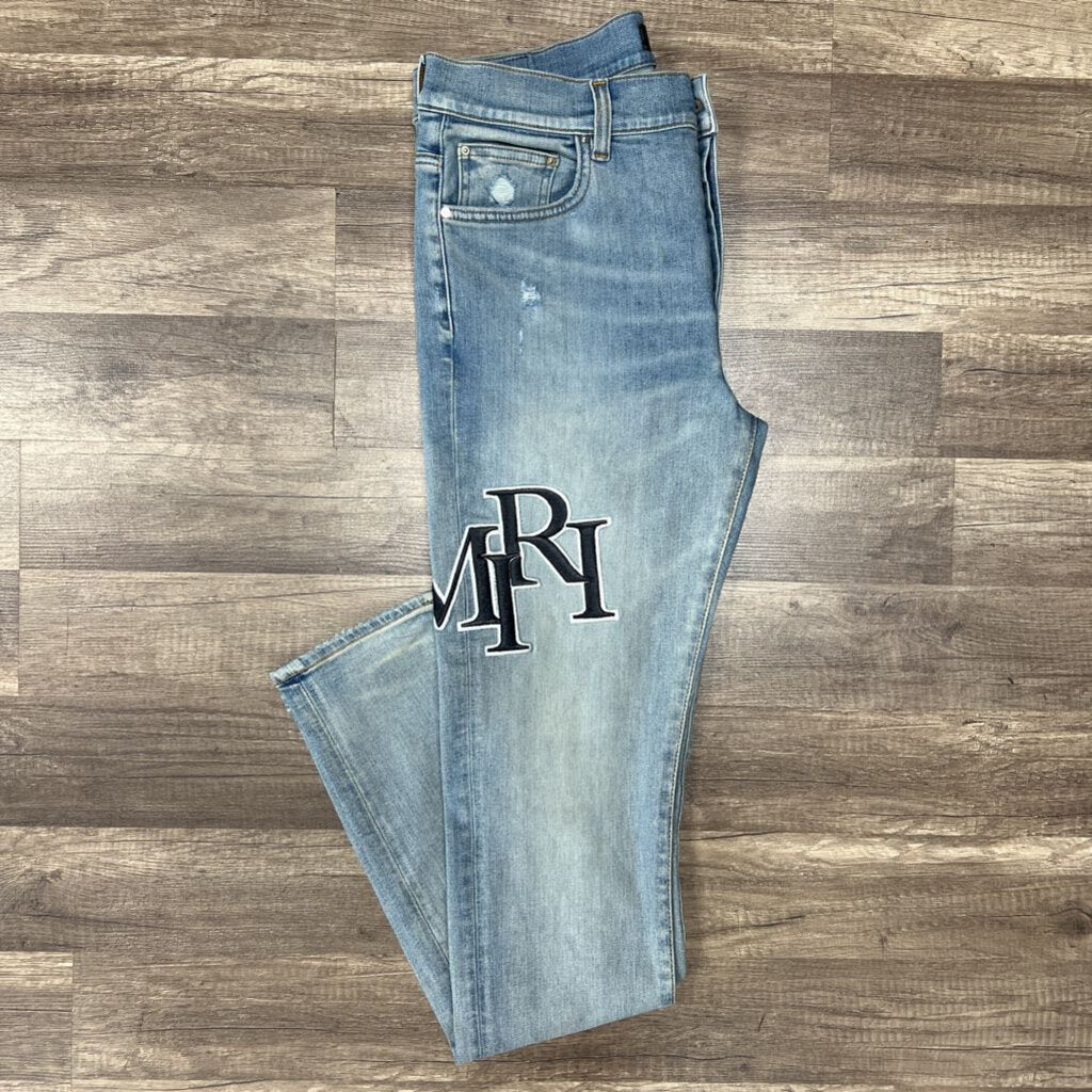 Amiri jean blue wash black logo