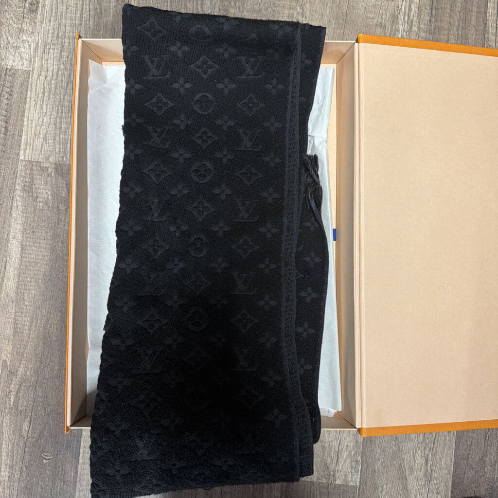 Louis Vuitton Black Monogram Scarf