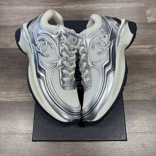 Chanel sneaker white silver