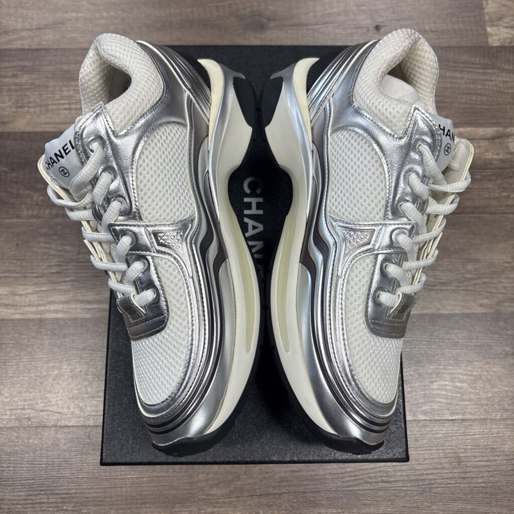 Chanel sneaker white silver