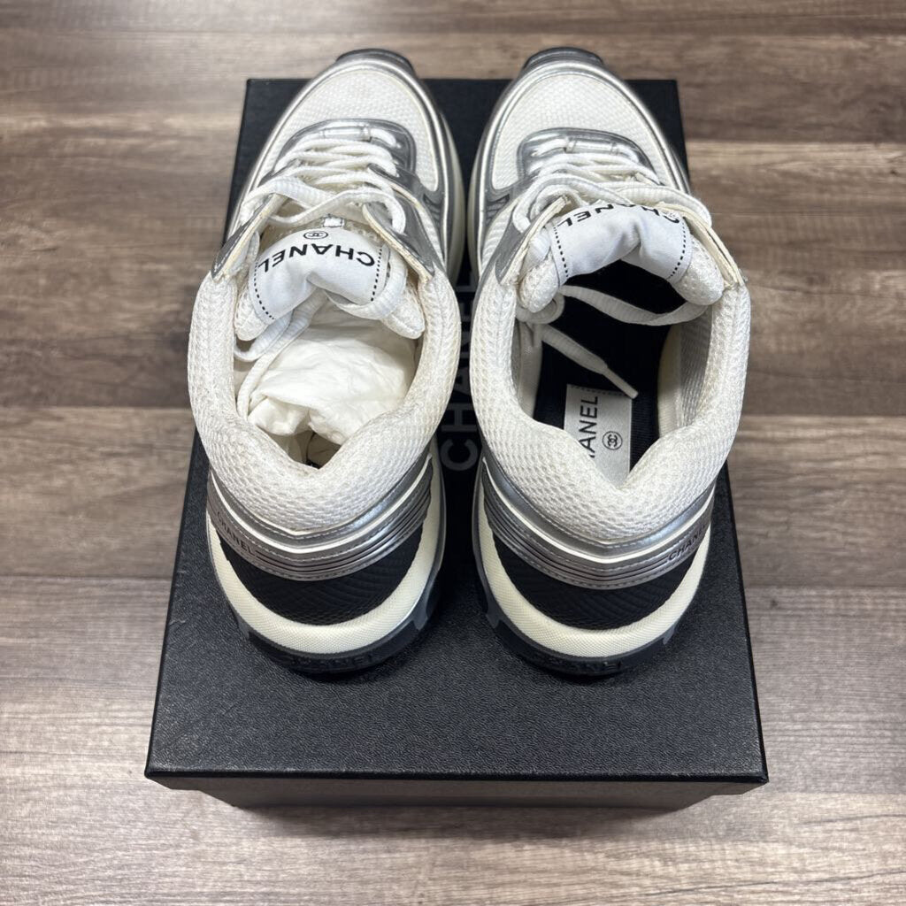 Chanel sneaker white silver