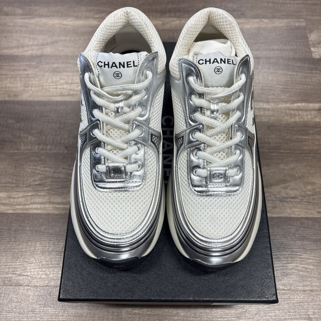 Chanel sneaker white silver