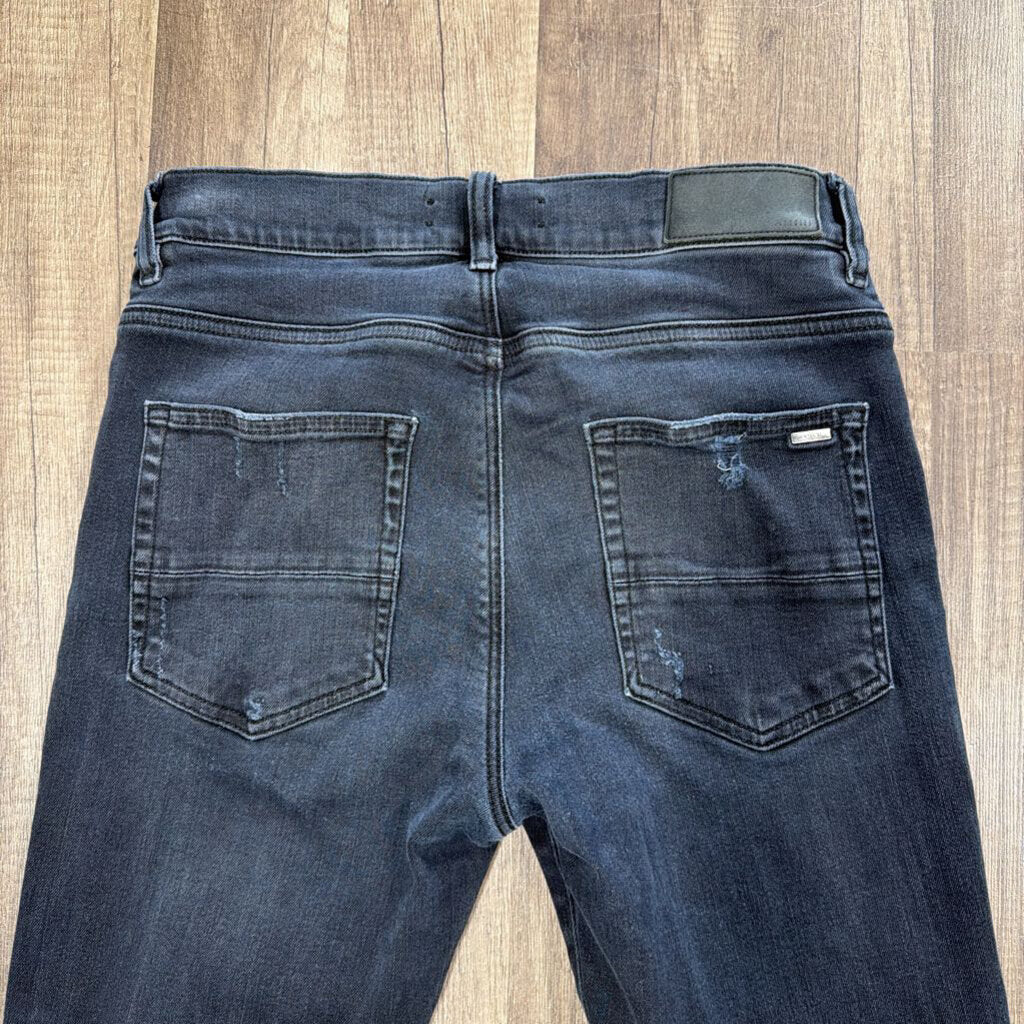 AmirI Jean Drip Logo