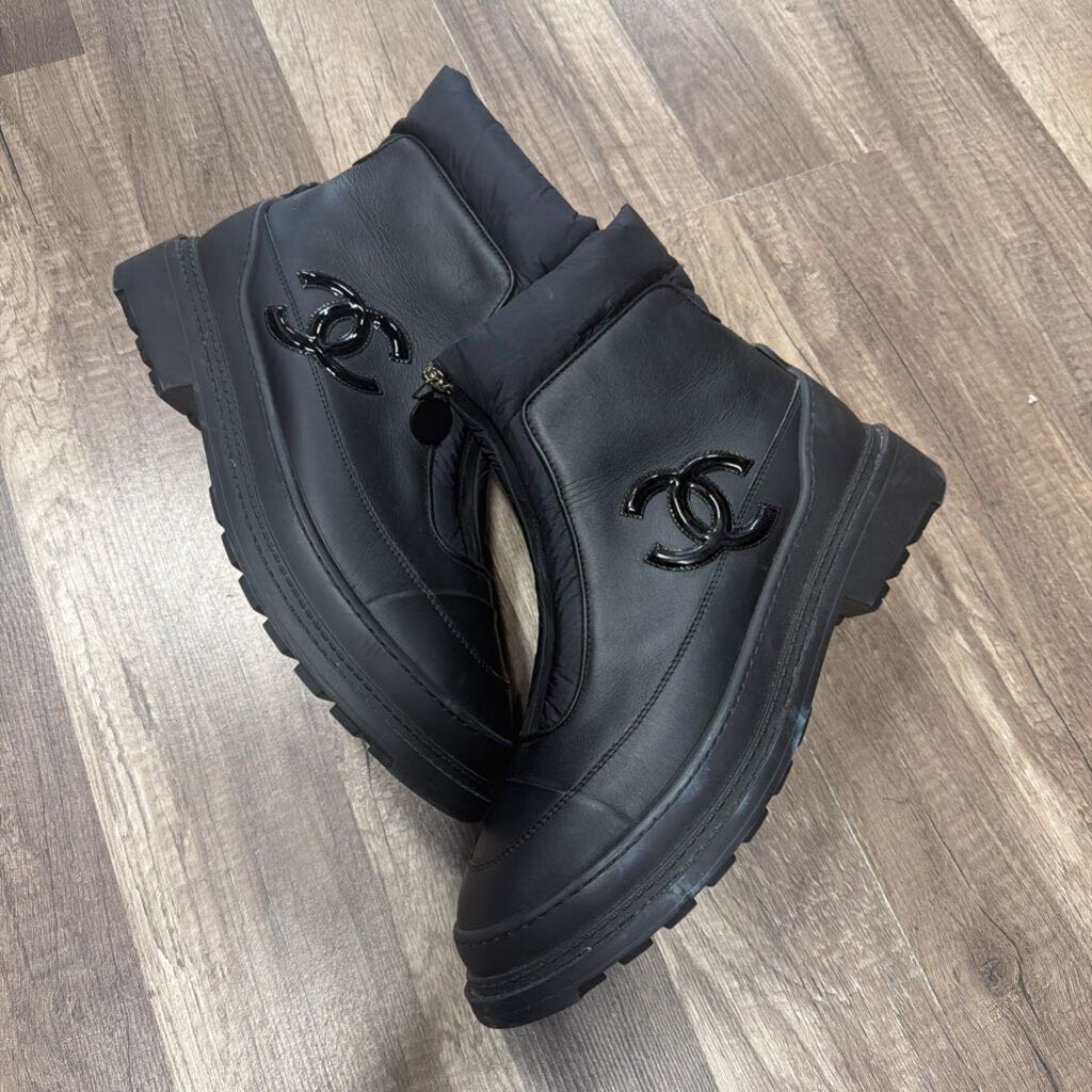 Chanel leather hiking / ski boot black