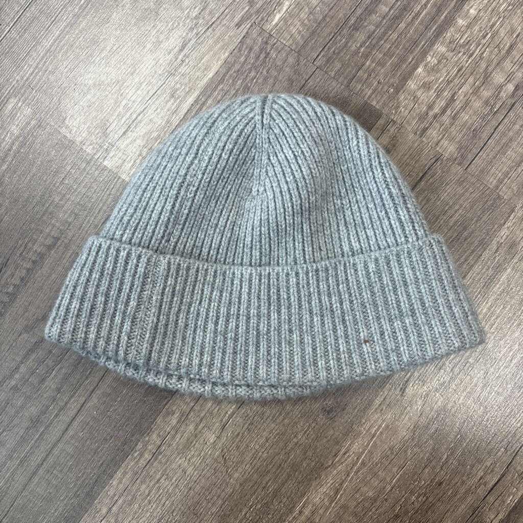 LV Louis Vuitton beanie grey