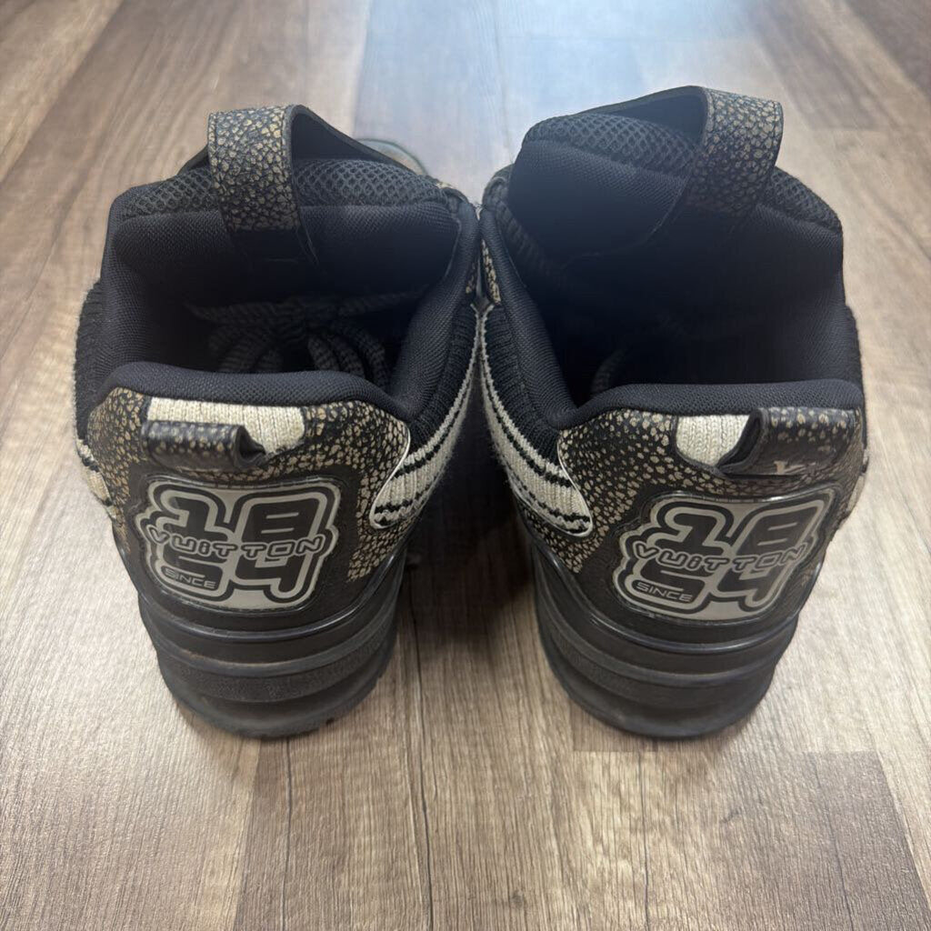 LV Louis Vuitton skate snake skin black (NO BOX)