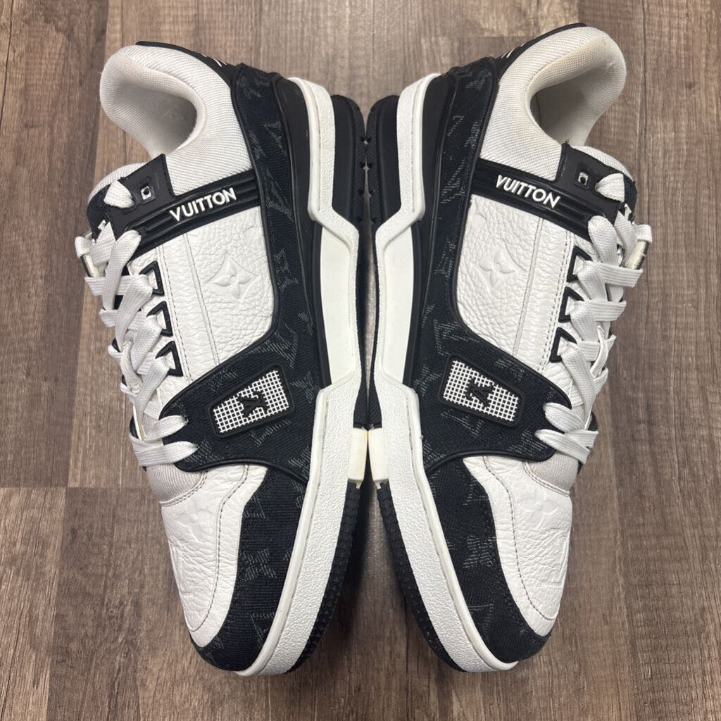 Louis Vuitton Trainer White Black (NO BOX)