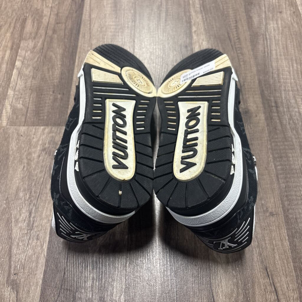 Louis Vuitton Trainer White Black (NO BOX)