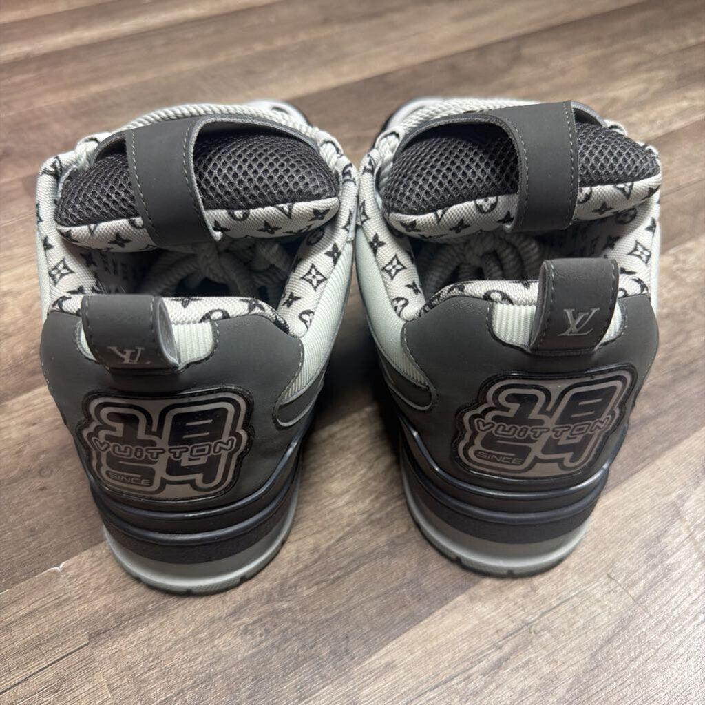 Louis Vuitton skate grey black (no box)