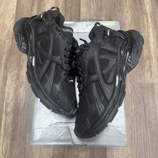 Balenciaga runner triple black
